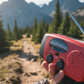 Multifunctionele draagbare noodradio op zonne-energie – powerbank, handzwengel en weerswaarschuwingen voor buitenactiviteiten en rampenparaatheid